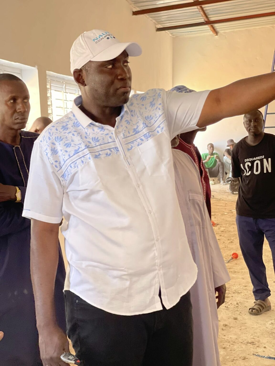 Abdou Khadre Lo, accompagné de son équipe municipale, a effectué une visite de chantier sur trois sites emblématiques : le futur centre de formation professionnelle dédié aux femmes, le bureau de la zone E et les travaux du stade municipal.