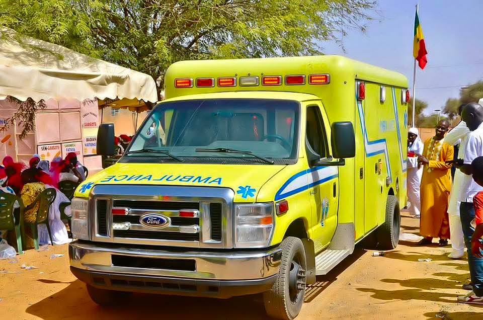 Le maire de Nguidile a remis officiellement deux ambulances aux postes de santé de Nguidile et de Dielerlou Syll.